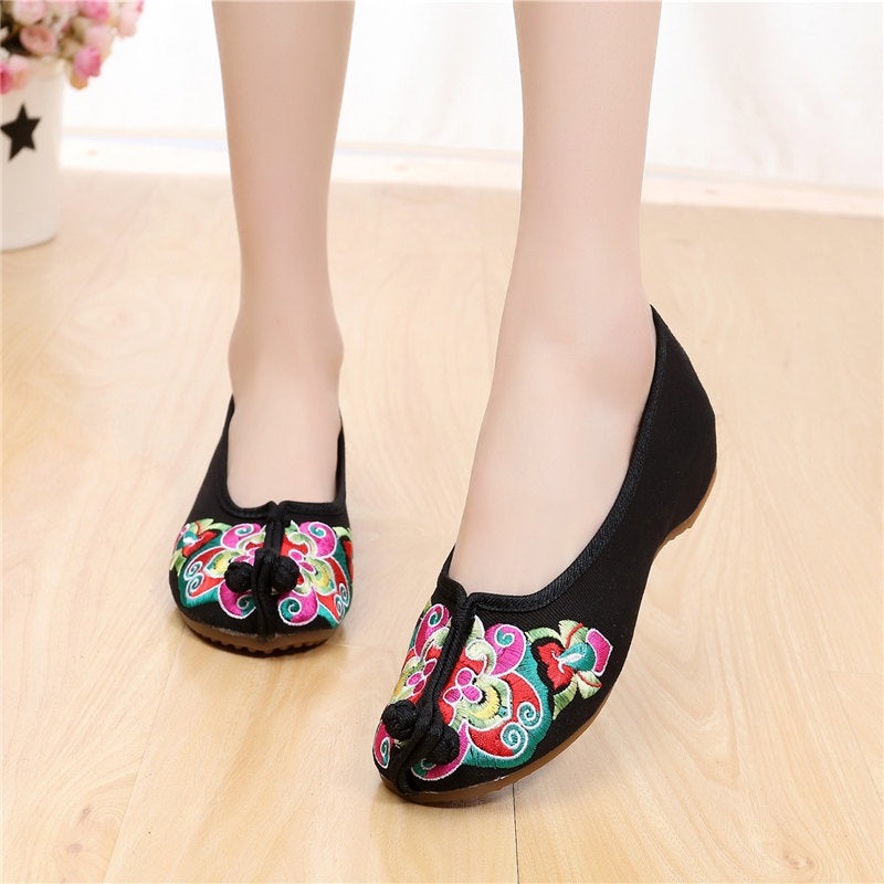 Chinese clearance embroidered shoes