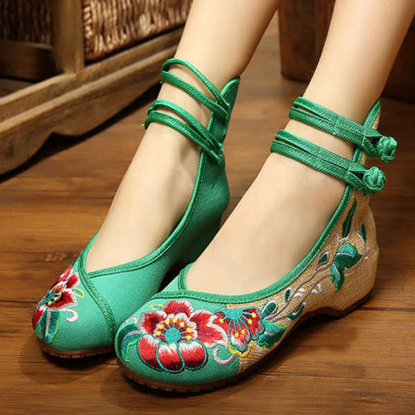 Ticha Oriental Floral Embroidery Colour Block Ankle Cuff Covered Toes Short Heel Ballet Flats Shoes (Red, Green, Black)