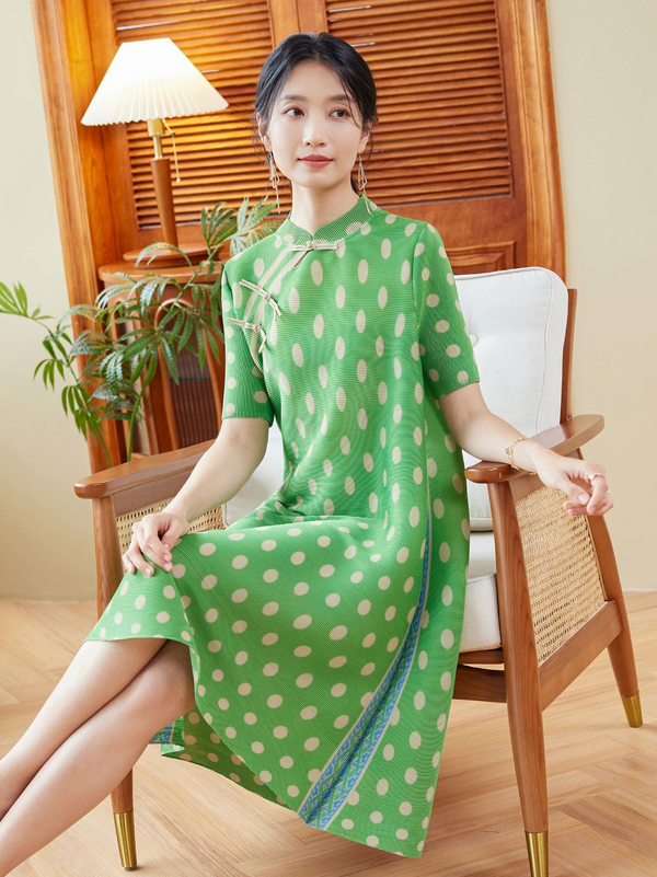 Plus Size Modern Green Polka Dots Short Sleeve Qipao Dress