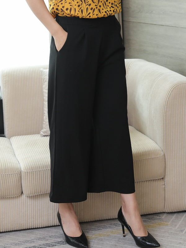 Extra wide outlet leg culottes