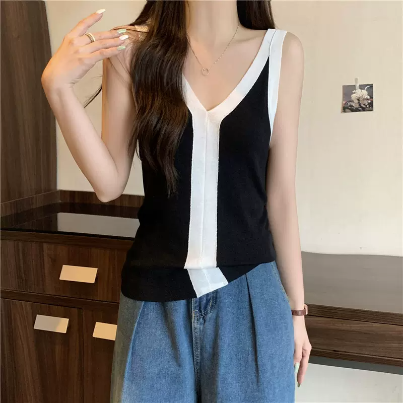 Plus Size Monochrome Knit V Neck Sleeveless Blouse